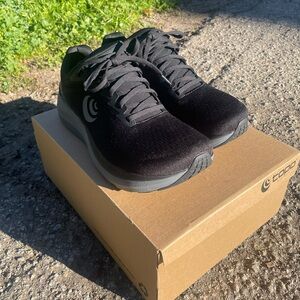 TOPO phantom 3 Men's Black Running Shoes 10.5